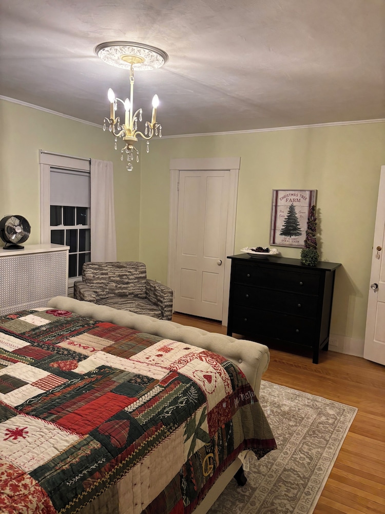 The Inn Crowd Bed and Breakfast
