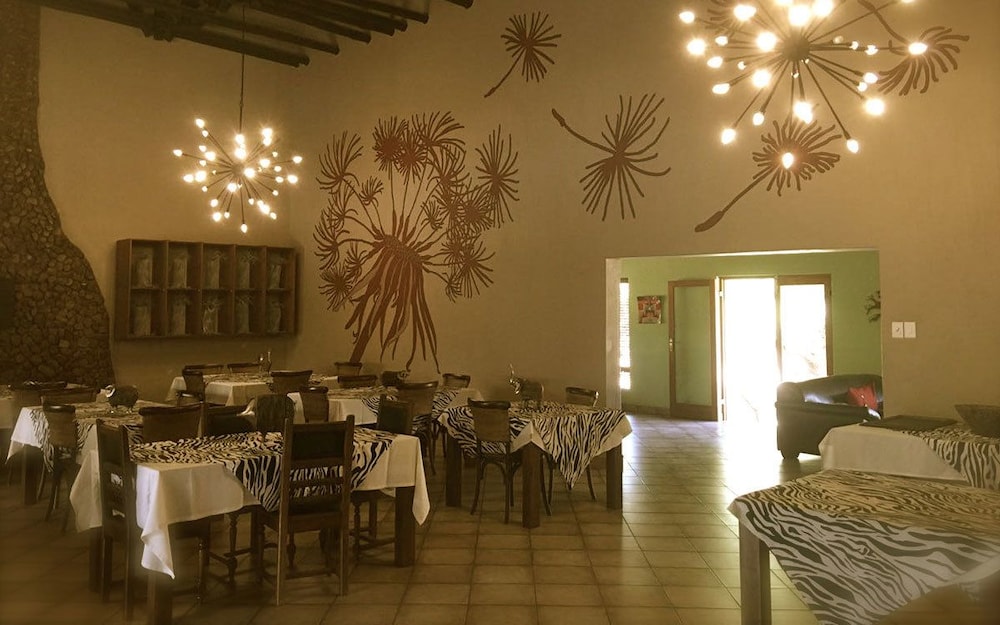 Ukutula Lodge & Game Reserve