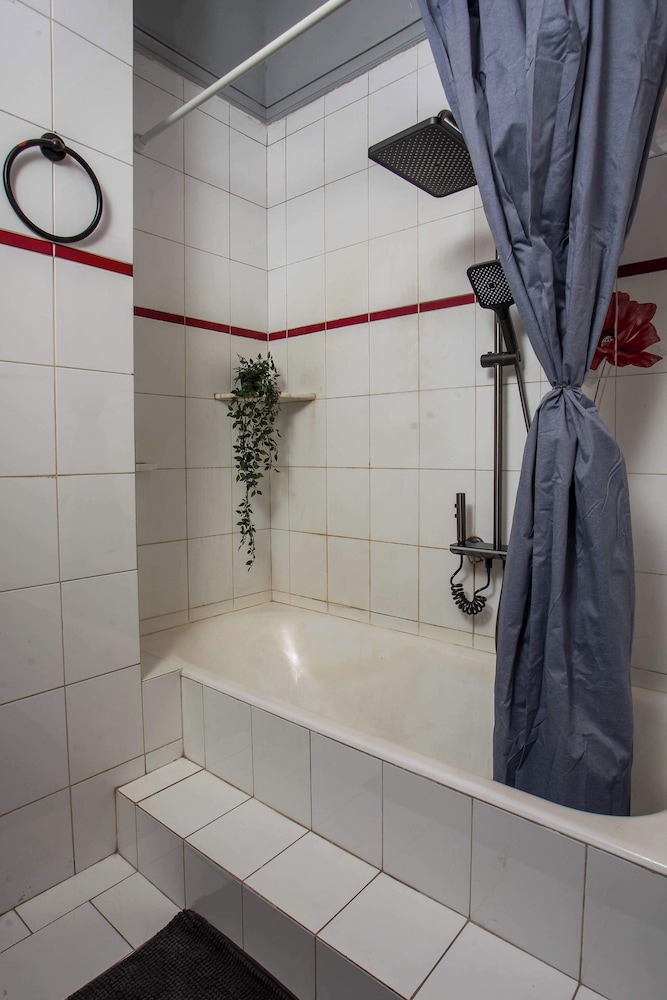 Villa Lilienne - Tranquil Escape With Private Garden Balcony