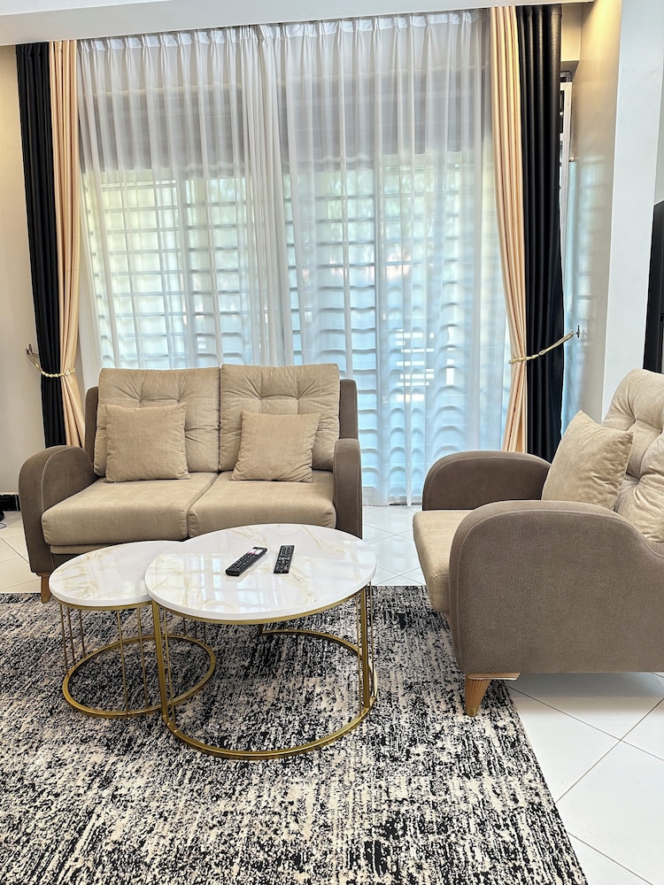 LivLuxe Apartments 3