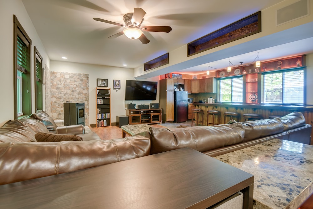 Quaint Naples Cottage: Walk to Trickey Pond & Cove view 4