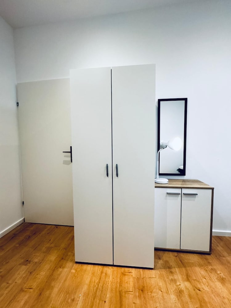 Lovely 4BR Apt Near Kaufpark Alterlaa