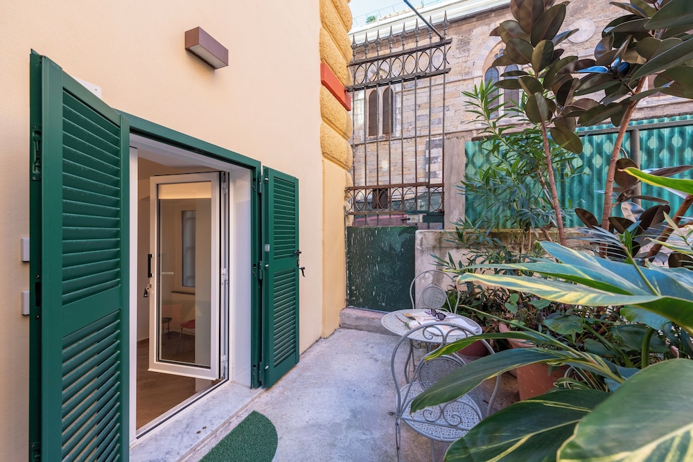 Central Flat In Genova
