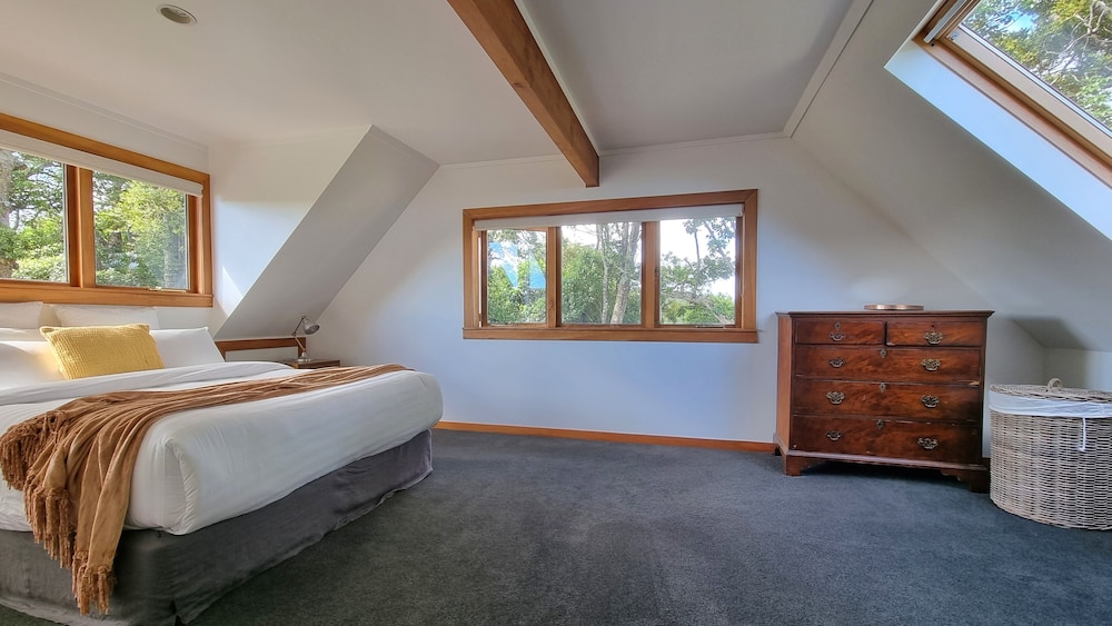 The Kauri Retreat - Sea Views & Spa Pool view 2
