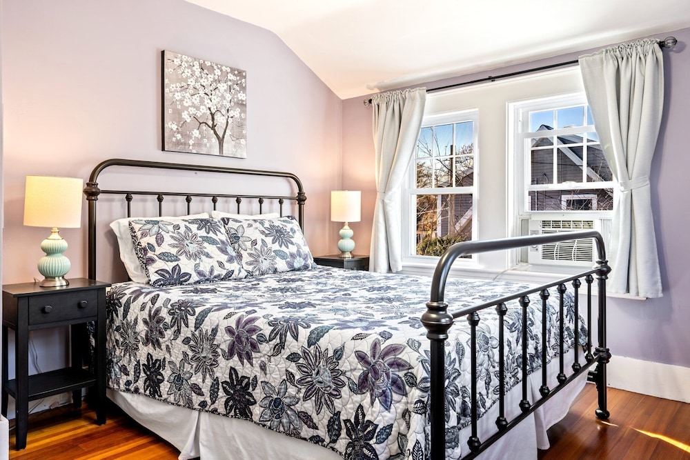 Ogunquit Village 4BR Walk to Beach, Dining & Town Center