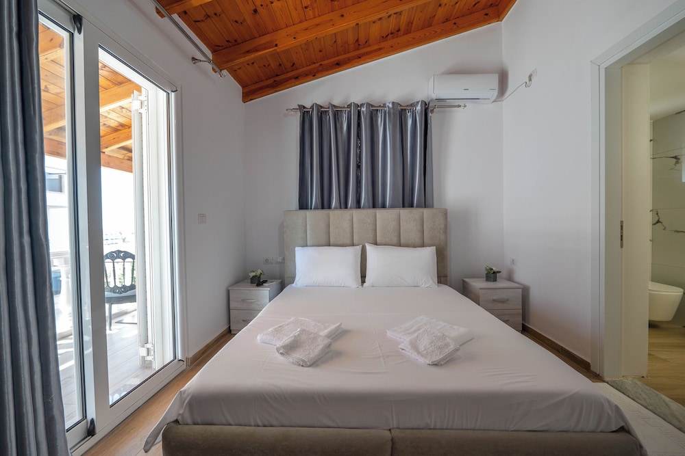 Sunny Villa