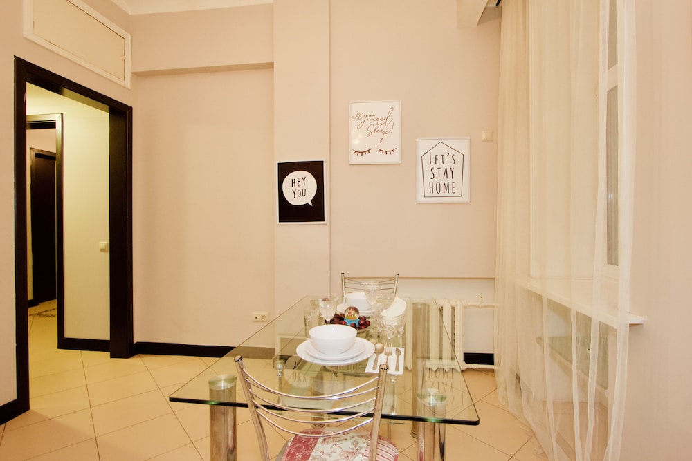 LUXKV Apartment on Zemlyanoy Val 52