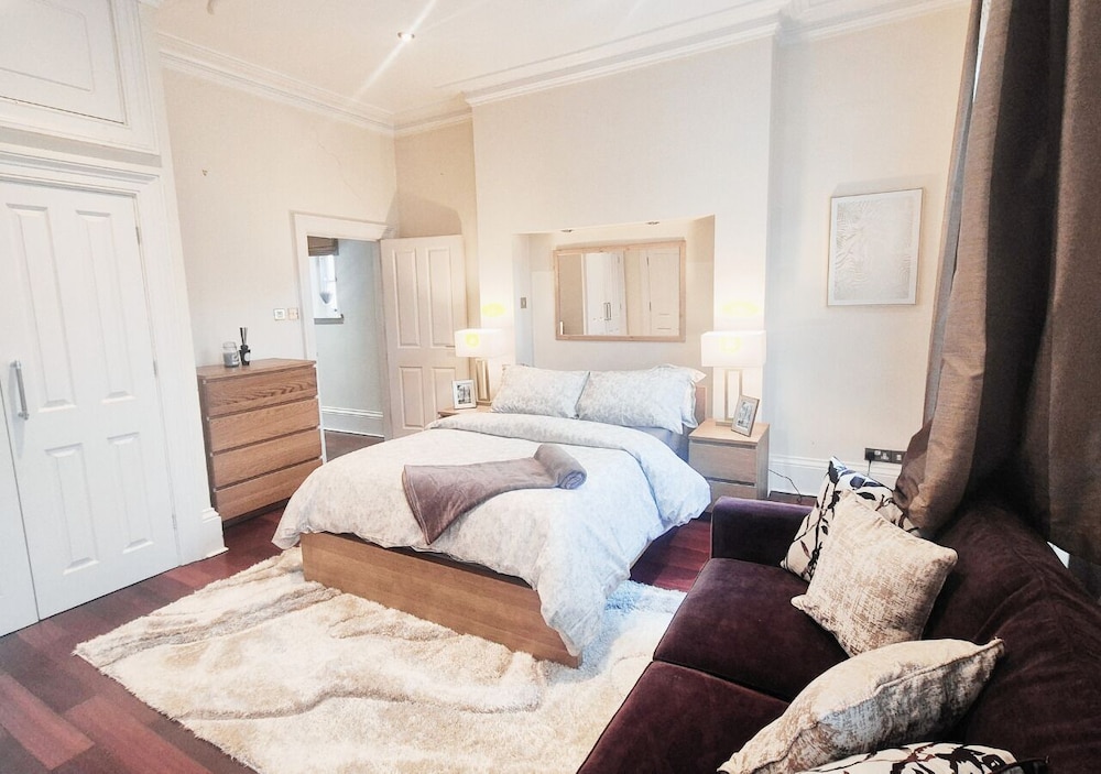 Luxurious & Spacious 2BR