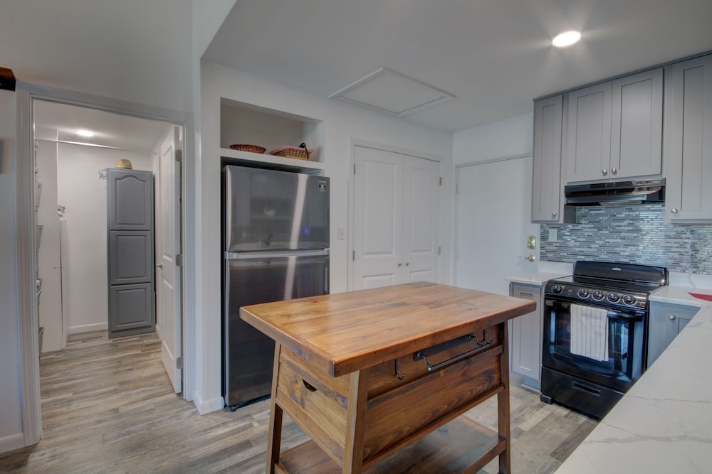 625 El Matador 1 Bedroom Condo