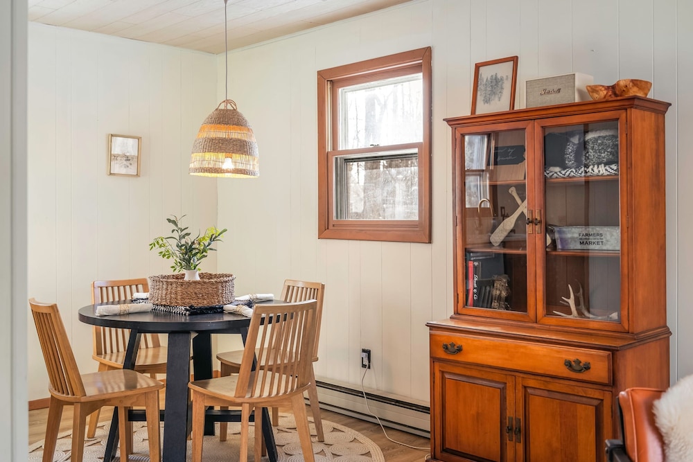 Burrow by Bidwell Cozy Arrowhead Lake Escape With Pools and Outdoor Adventures