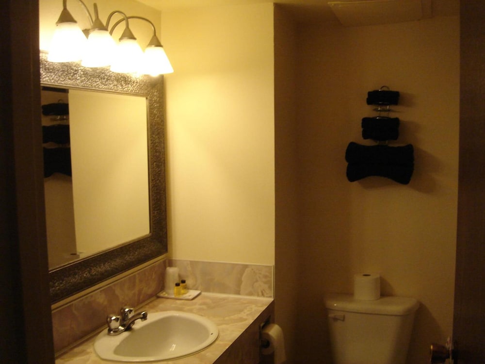 Edson Vacations - Black Gold Inn - Property Image 10