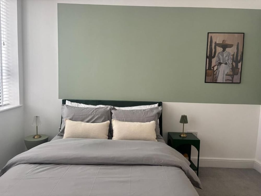 Stunning 3 Bed Apartment By Urban Roost