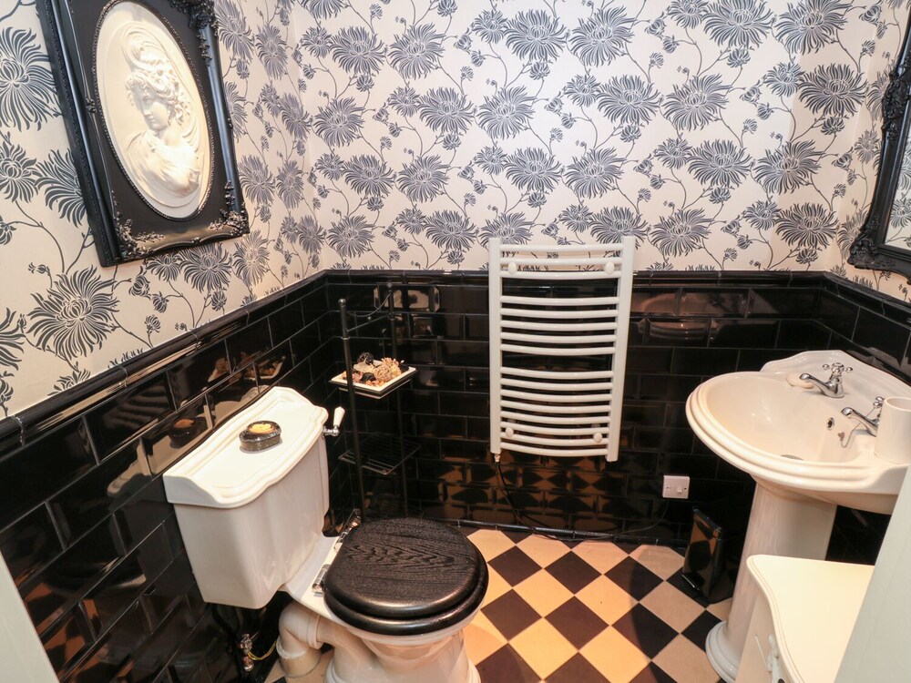 Sneaton Hall Apartment 4 view 5