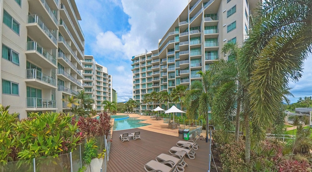 Apartment in the City with Pool and BBQ