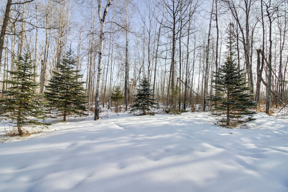6 Mi to Spider Lake ATV Trails: Cabin w/ Fire Pit