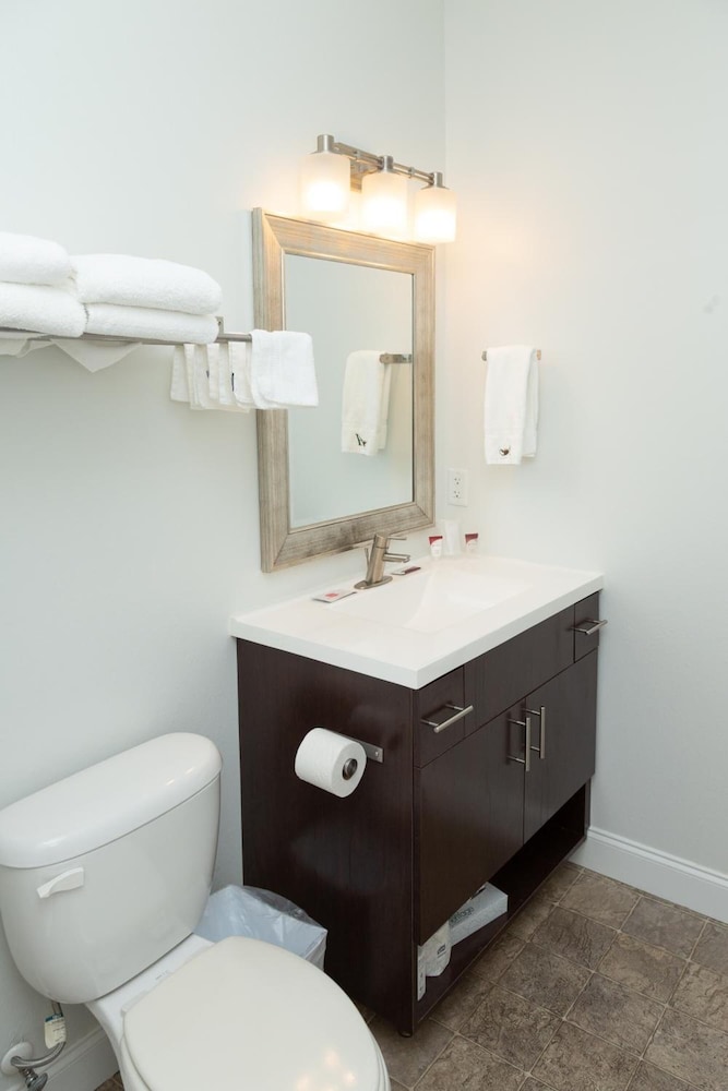 The Acorn Suites