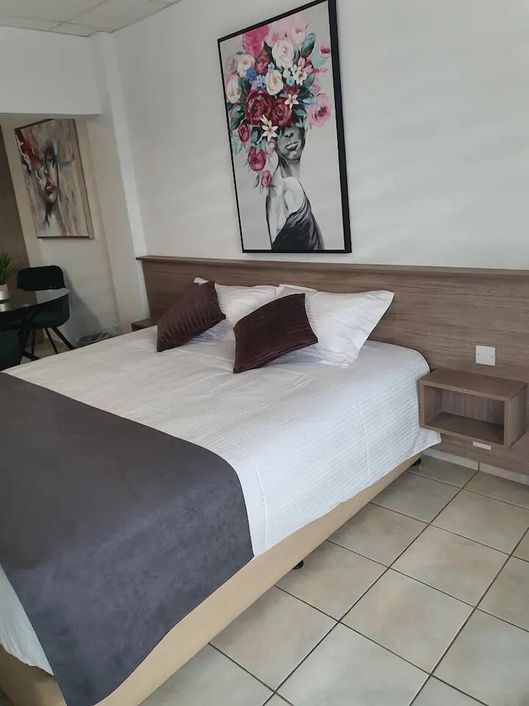 LARNACA BAY SUITES