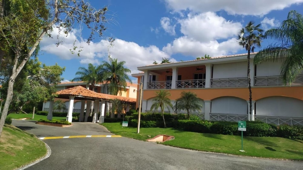 Las Brisas, Juan Dolio, 3br, 2 Pools, Jacuzzi, Beach, Golf, 7 Sleeps