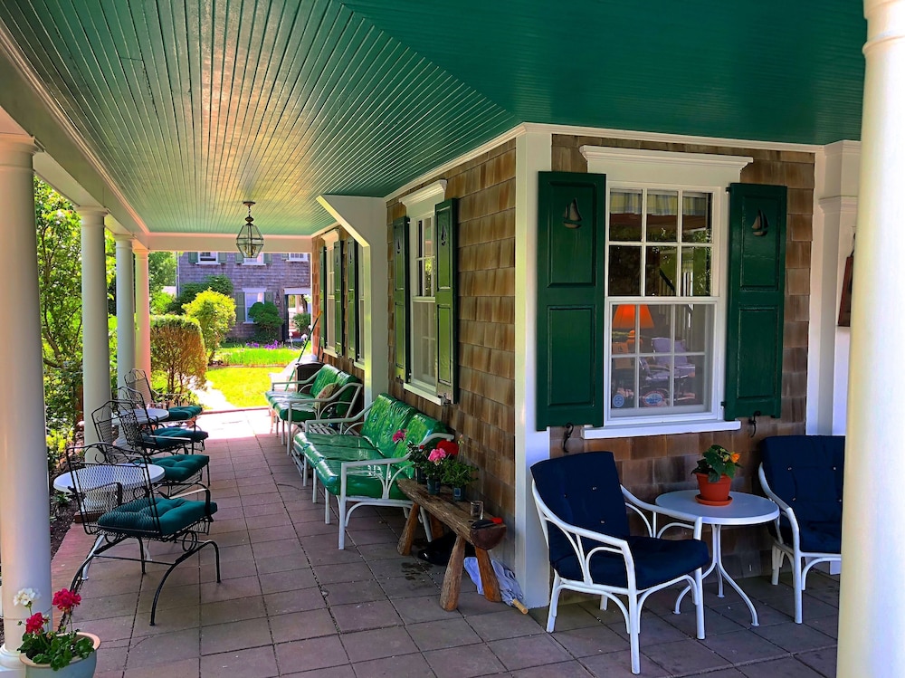 The Barnacle Inn