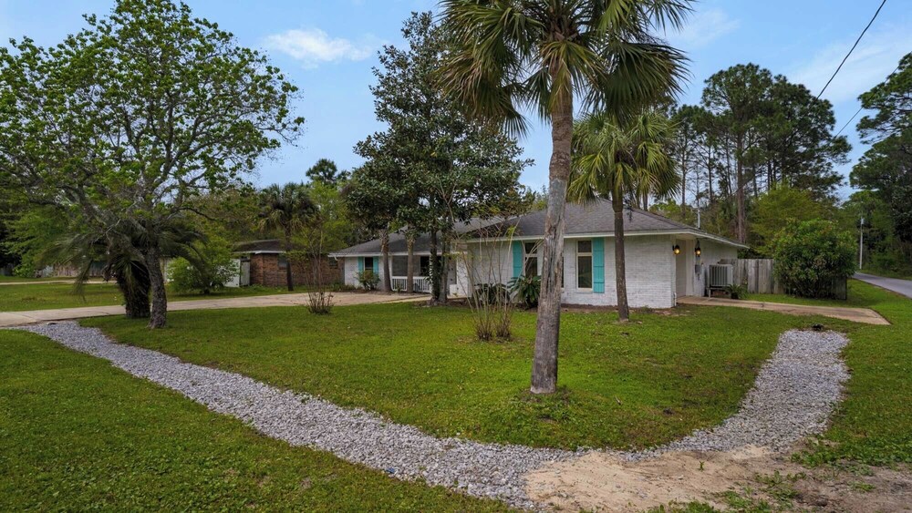 Spacious Retreat w/ Private Pool, Spa, Fireplace + Attraction Tickets!