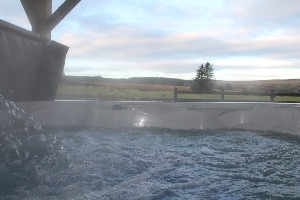 Forest View House Hot Tub Sleeps 2