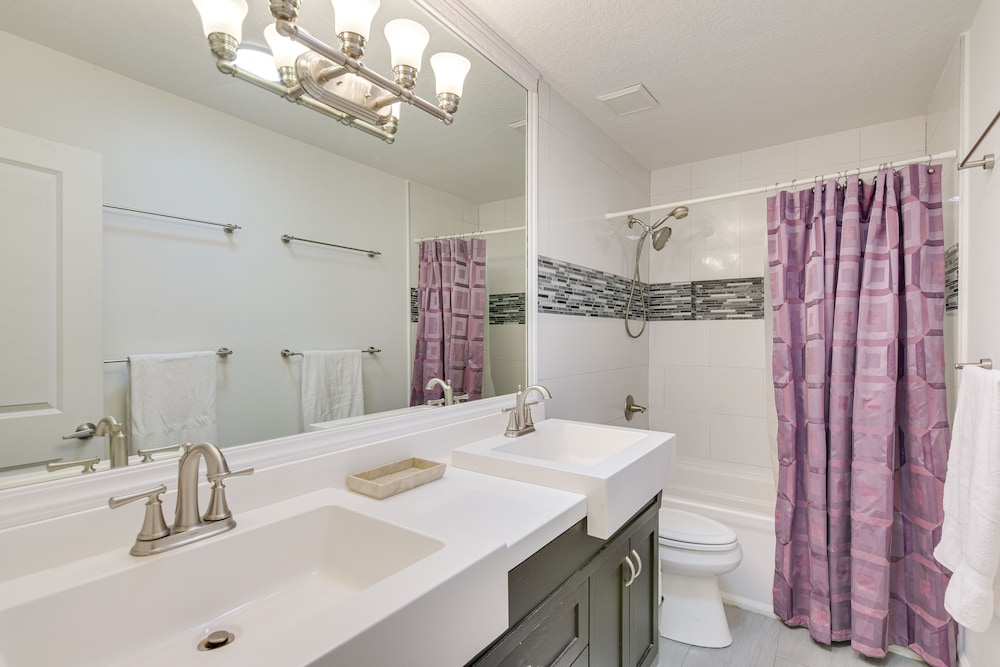 Pet-friendly Miami Home w/ Hot Tub & Pool Table