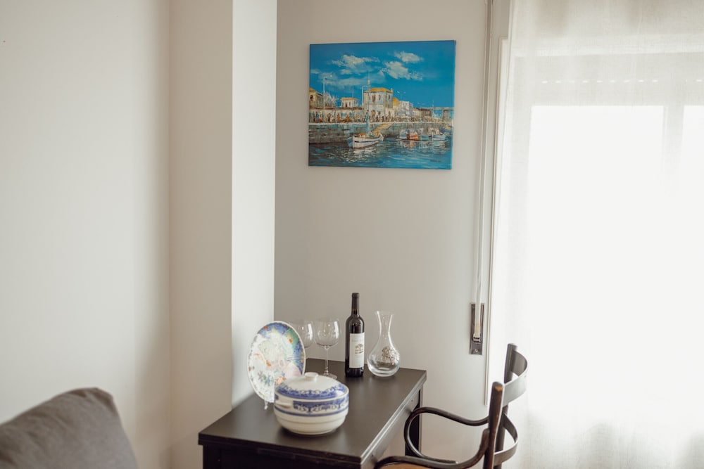 Espinho Seawalk AND Seaview by Vacationy
