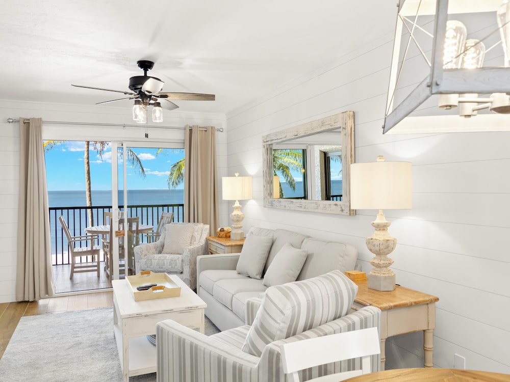 Seaside 2 by Distinctive Beach Rentals