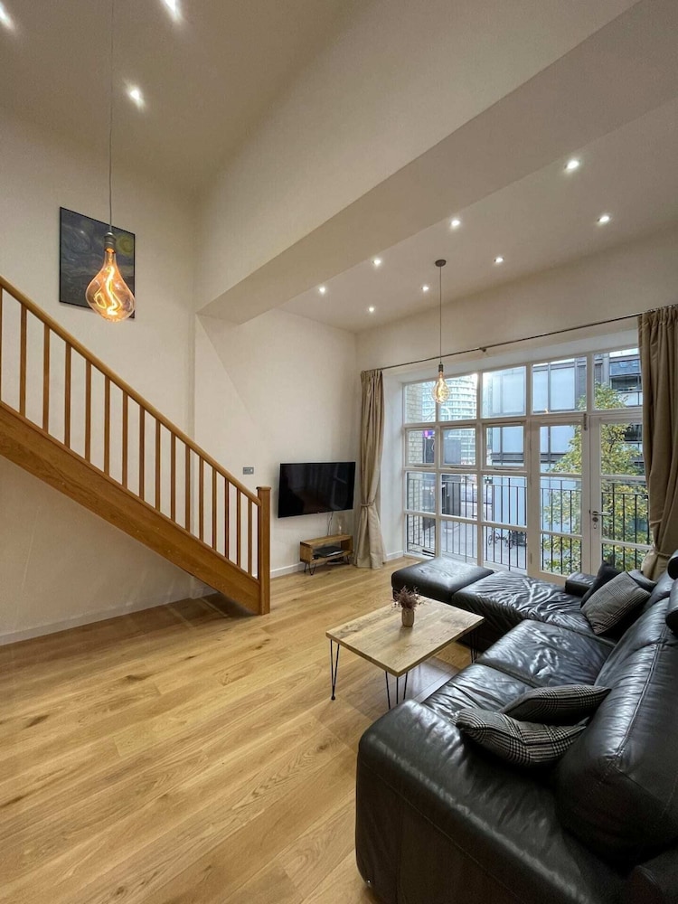 Stunning 3BD Maisonette W/balcony - Old Street!
