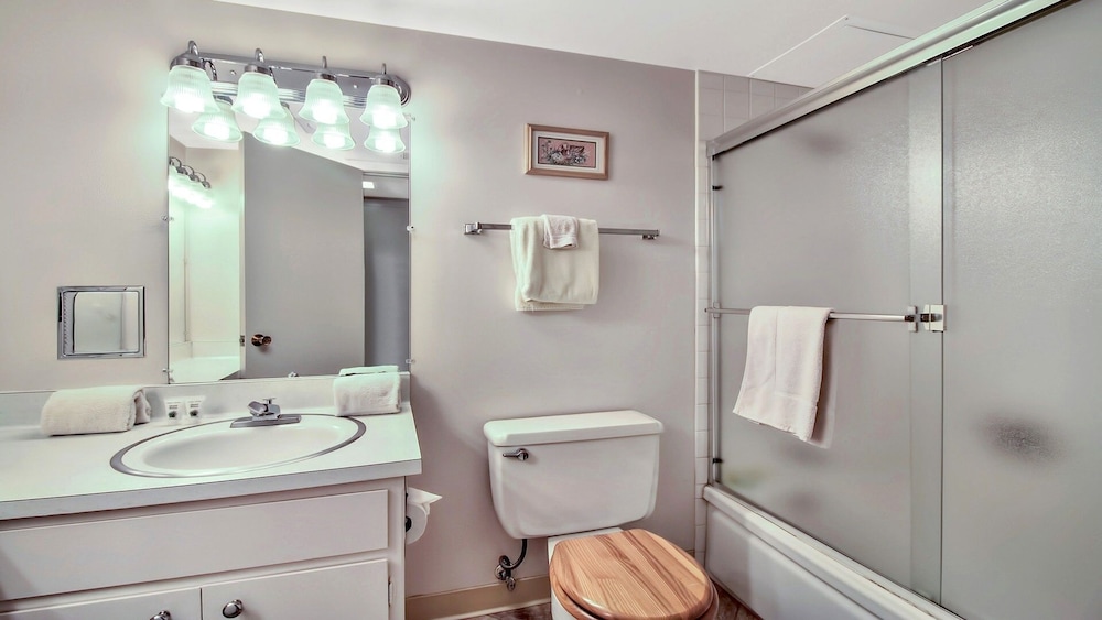 Altomare's Bavarian Ge 1148ha 3 Bedroom Condo