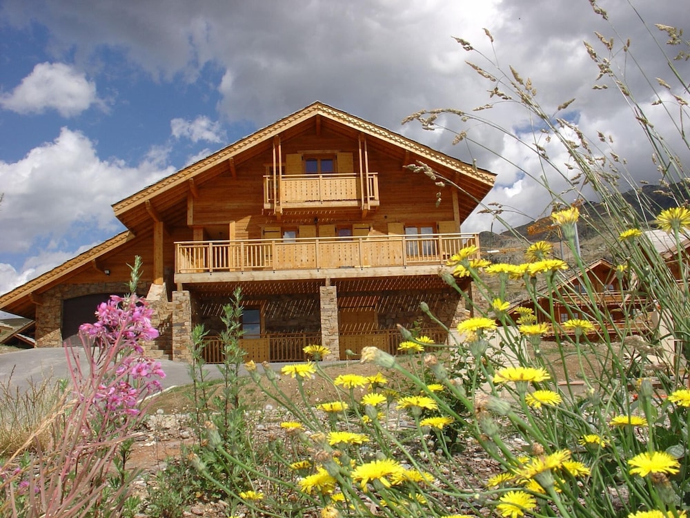 Huez Vacations - Chalet With Fireplace in Alpe D'huez - Property Image 9