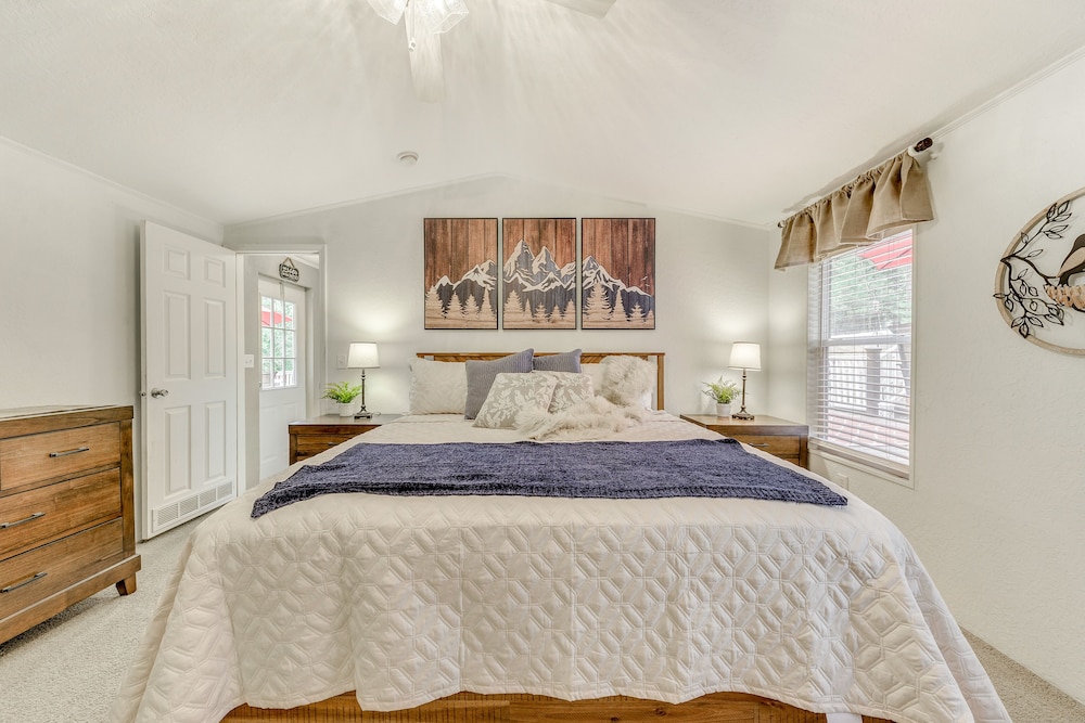 Peaceful Cloudcroft Vacation Rental: Walk to Shops view 4