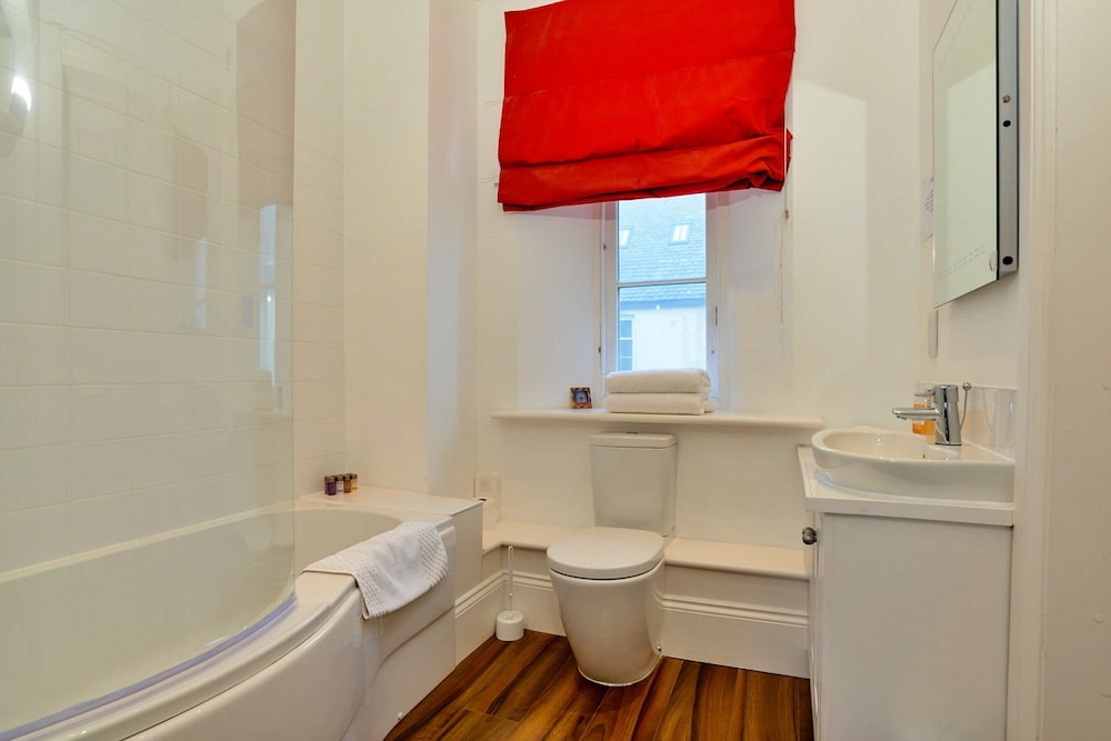 Self-catering Retreat With Pool, hot tub