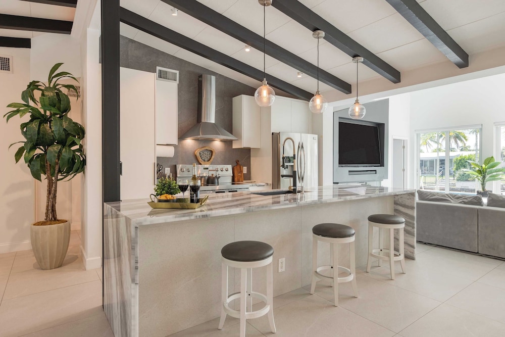 Luxury Waterfront Home w/ Pool, Hot Tub & Dock Near Las Olas Gulfstream