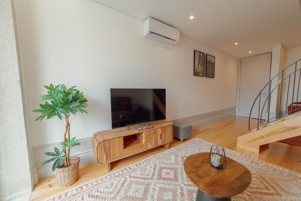 Heart OF Porto Apartment F Duplex by Vacationy