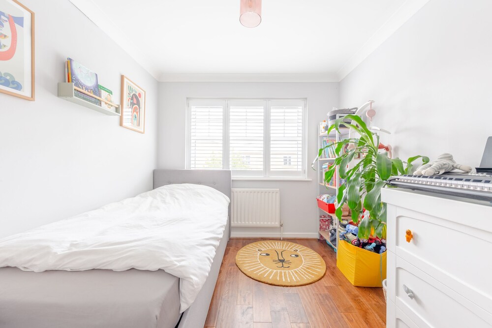 Serene and Spacious 2 Bedroom House in South Wimbledon