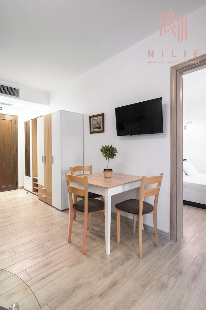 Azur Residences, Nilie Hospitality MGMT
