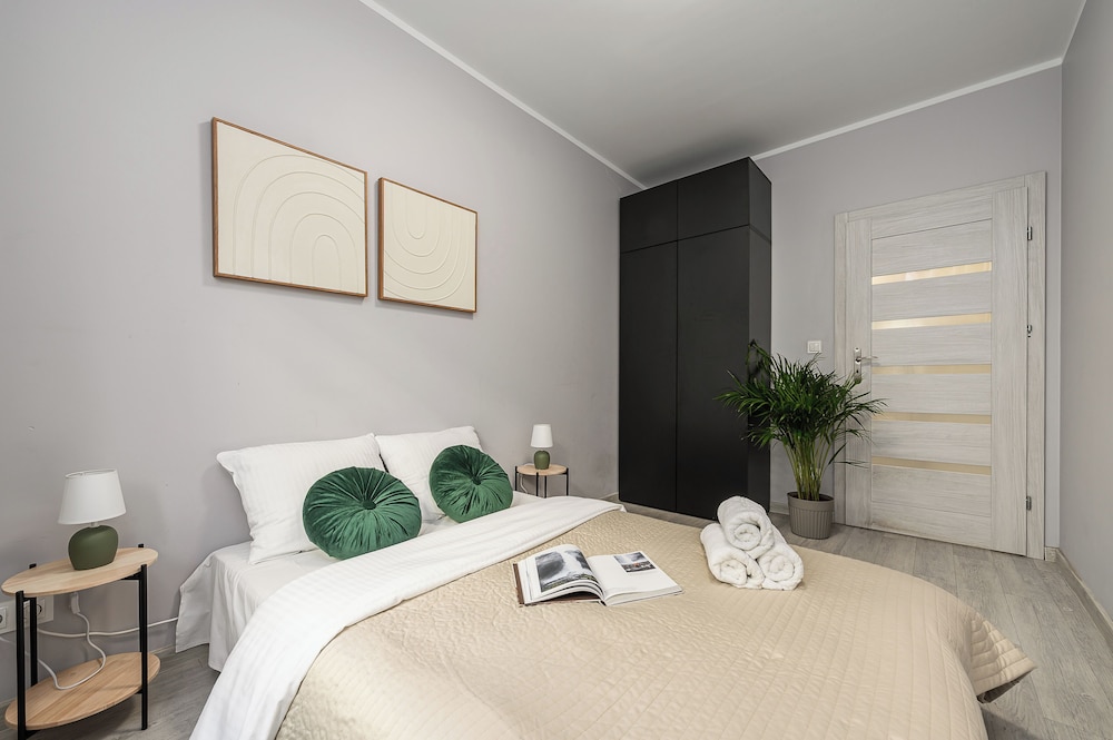 Lumina apartment near the train station