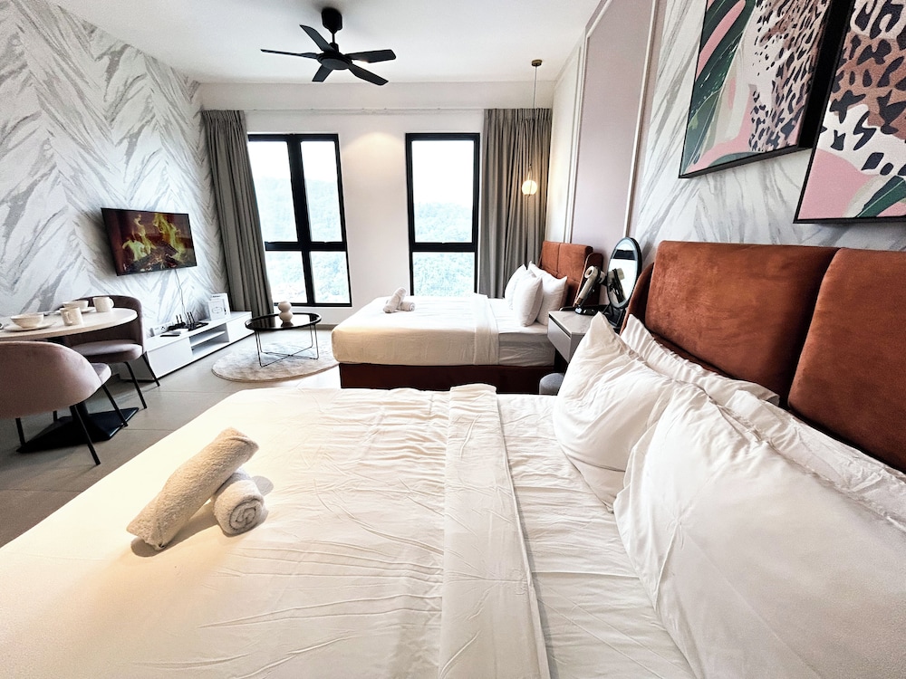 The Paxtonz by Manhattan Group