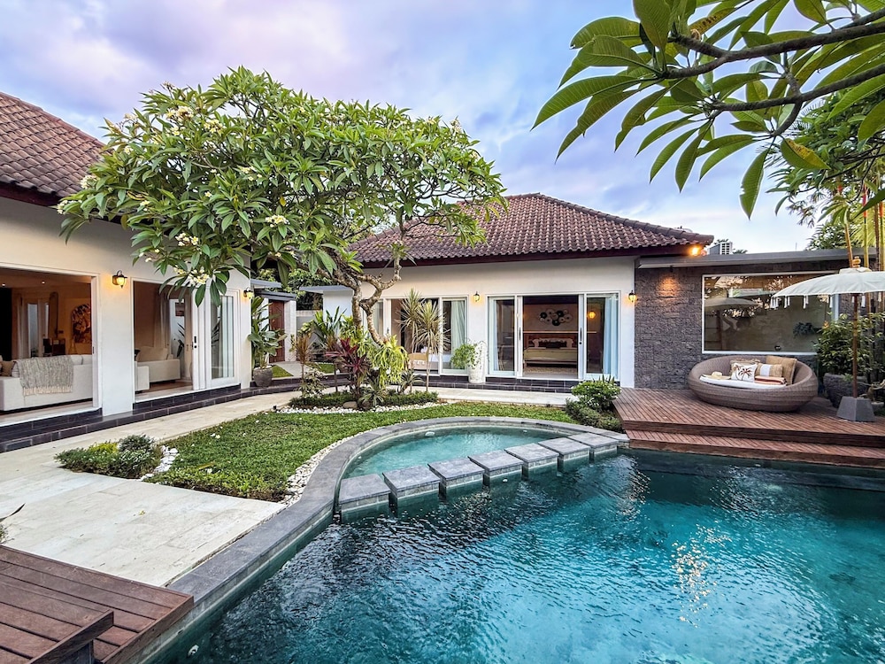 Villa St Calyx by DVH Luxe Retreats 3BR
