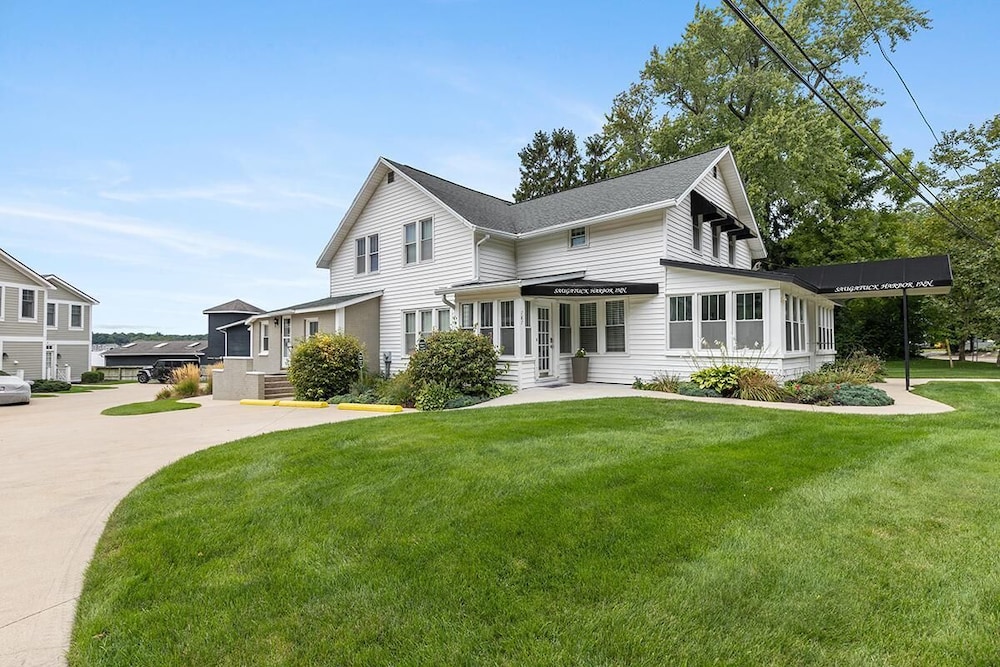 Saugatuck Harbor House