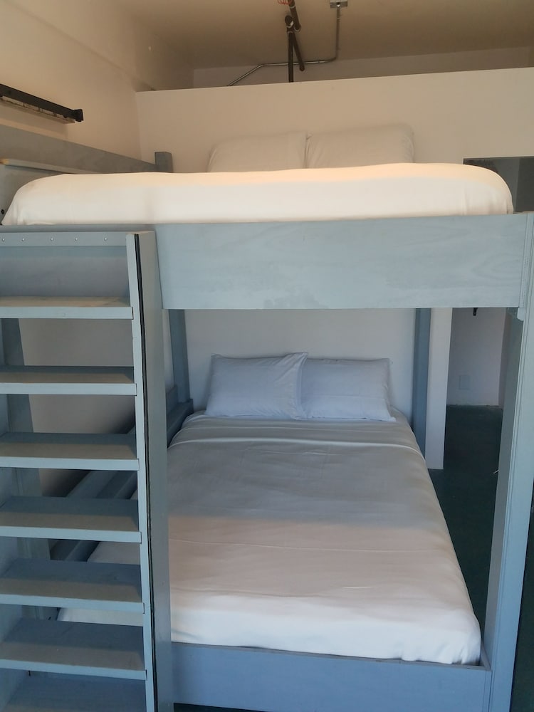 House of Trestles - Hostel
