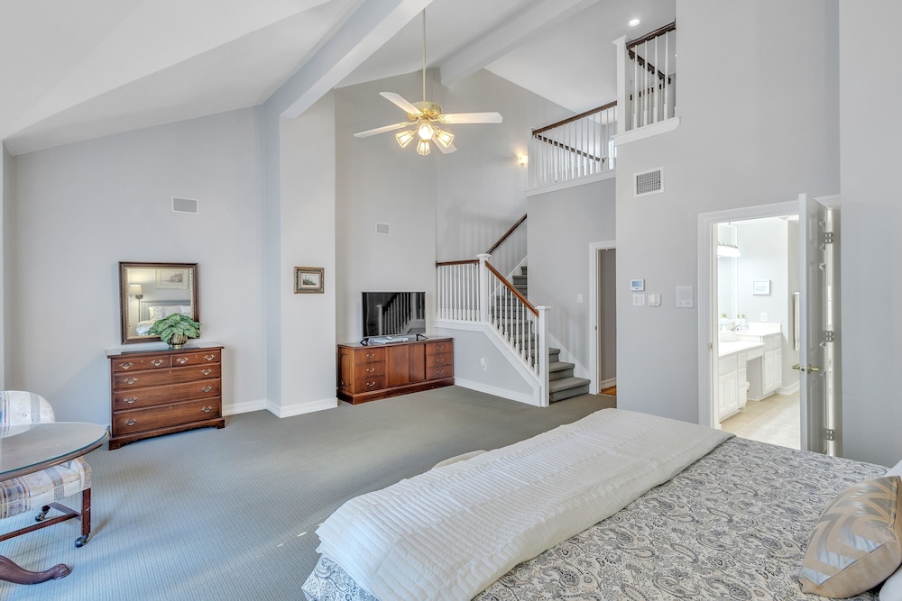 Spacious Urban Uptown Retreat 3 Bedroom Townhouse