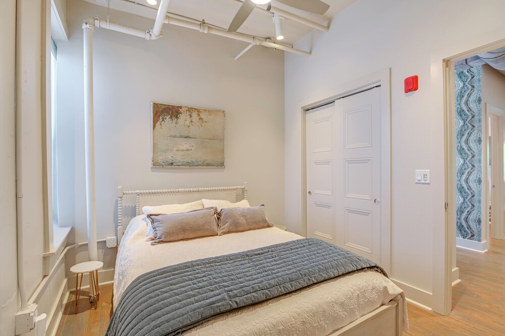 Walk to Vanderbilt: Eclectic Apt in Nashville