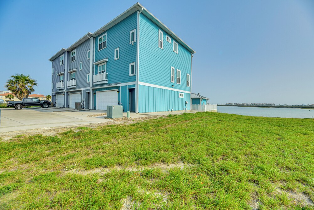 Walk to Beaches: Padre Island Escape w/ Dock