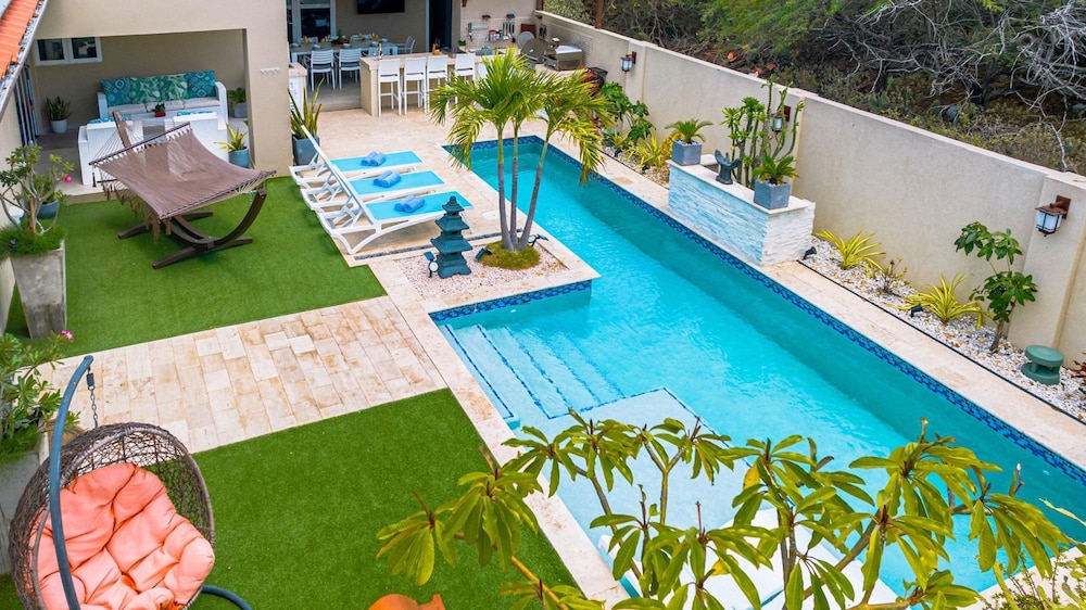 Luxury New 5 Location Pool Outdoor Kitchen