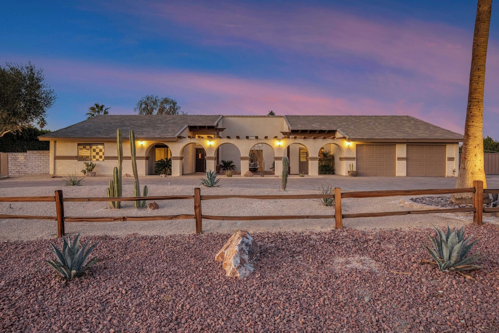 Pool, Sports Court, Game Garage, Fire Pit, & Casita Olivano Ranch by Avantstay