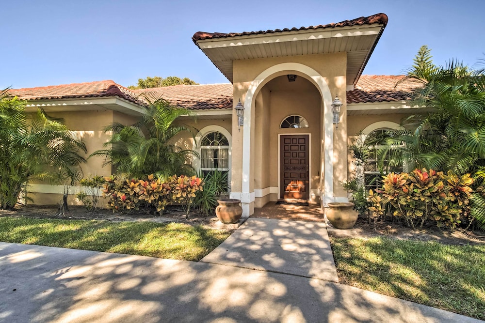 Pet-friendly Home in Vero Beach, 1 Mi to Beach!
