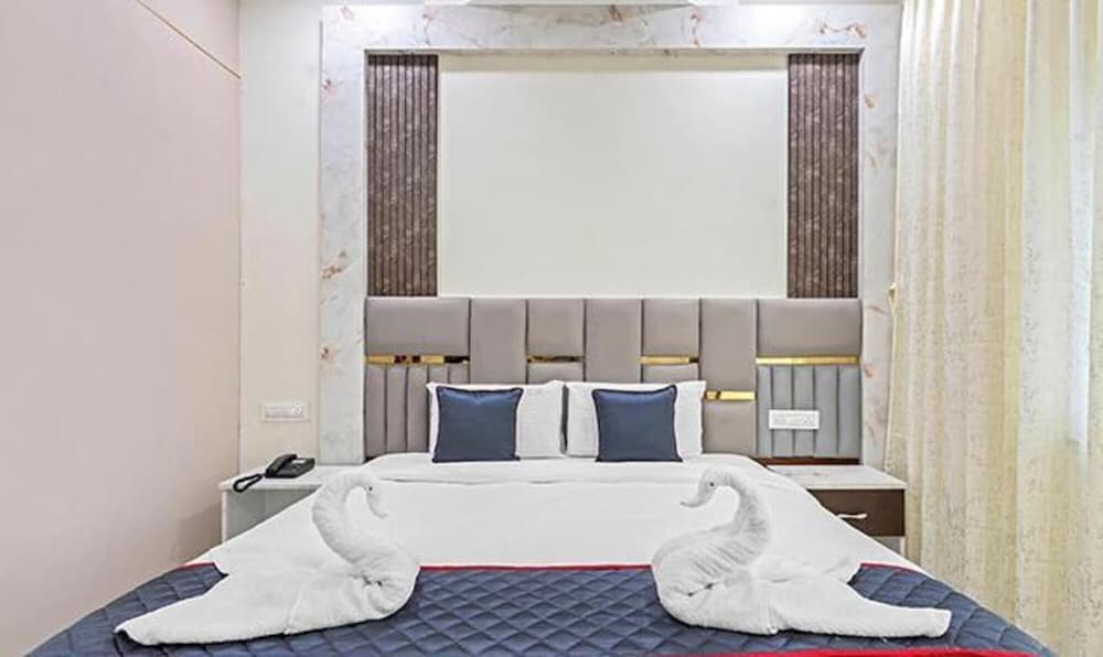 Fabhotel Sky Land