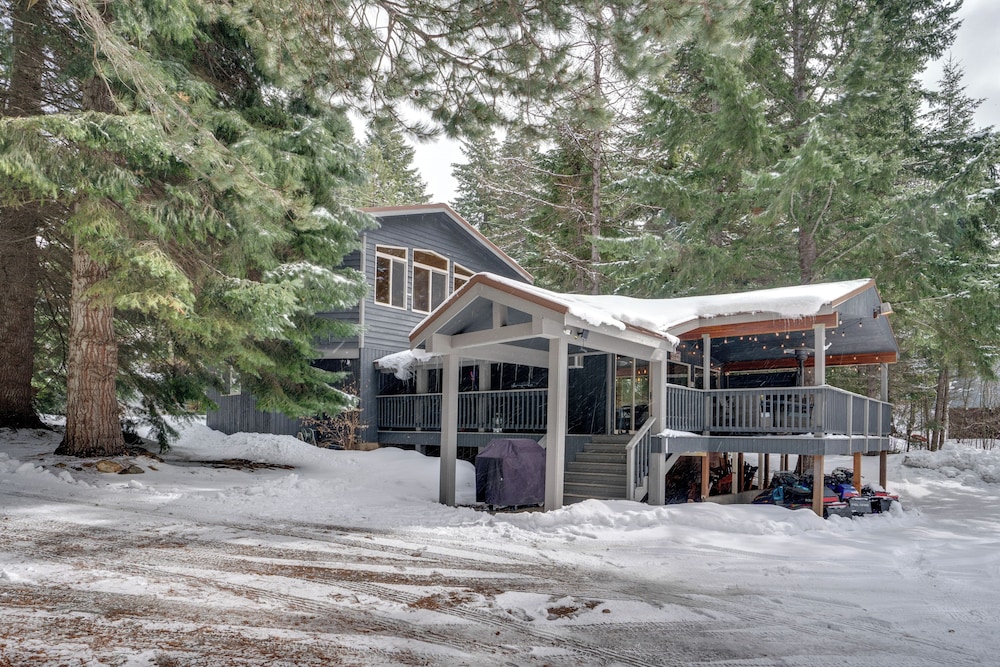 Ronald Vacation Rental Cabin With Private Hot Tub!